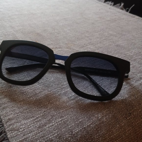 Thierry Lasry Sunglasses - Picture 2 of 3